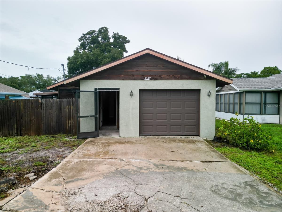 2227 BENSON STREET — photo 38 of 40