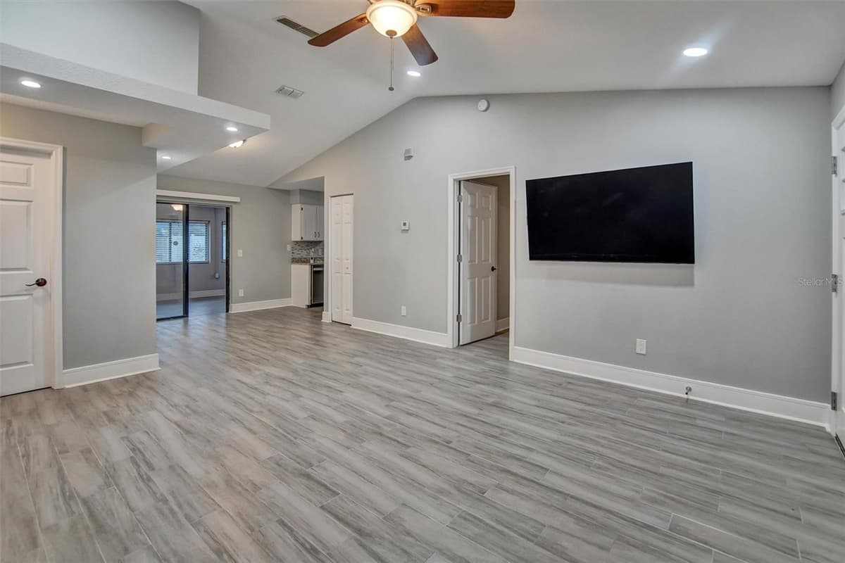 2728 COURTLAND BOULEVARD — photo 9 of 24