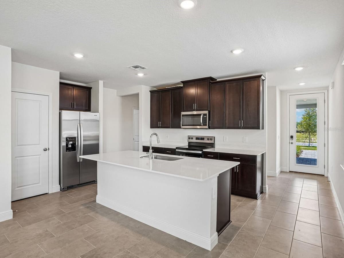 3389 LINGER LANE — photo 6 of 10