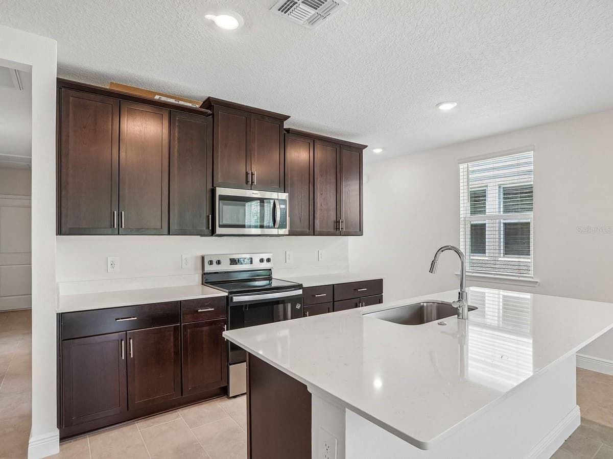 3389 LINGER LANE — photo 7 of 10