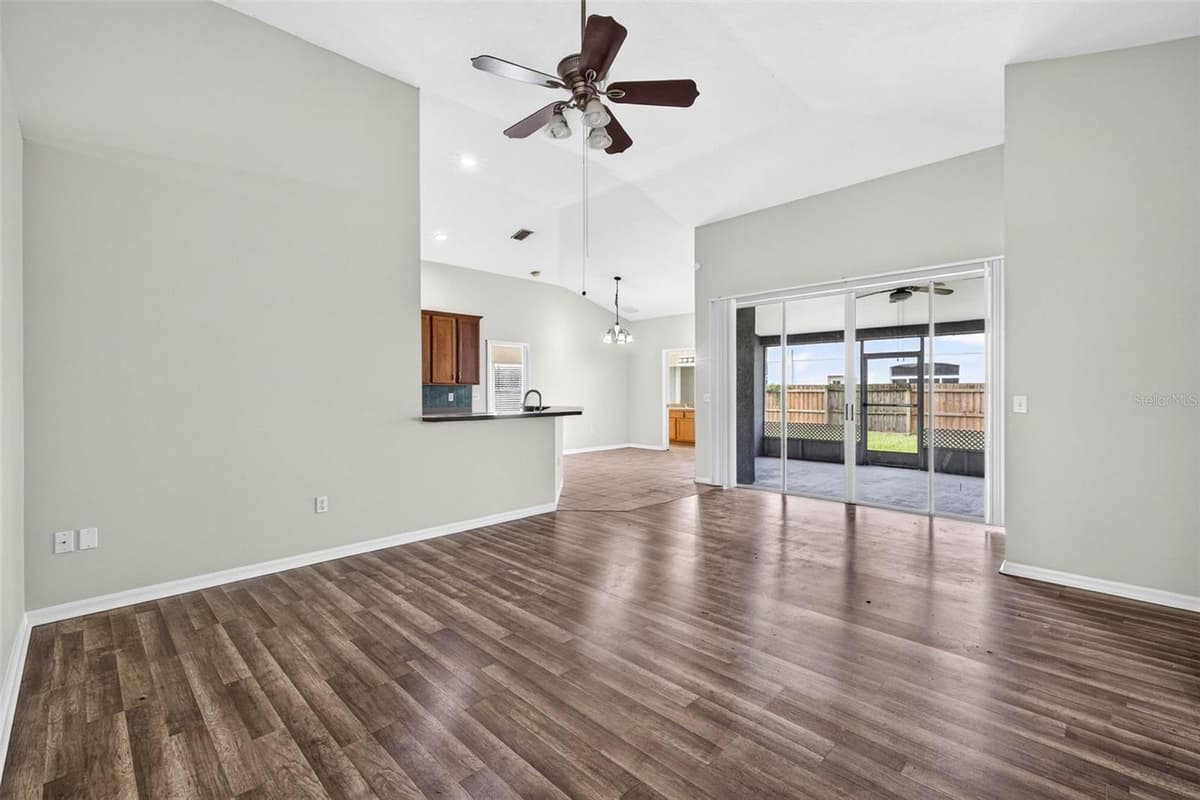 2605 VALENCIA GROVE DRIVE — photo 14 of 50