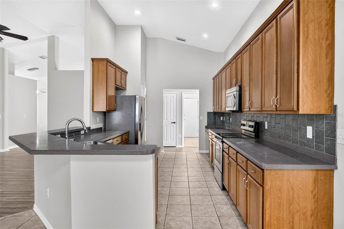 2605 VALENCIA GROVE DRIVE — photo 19 of 50