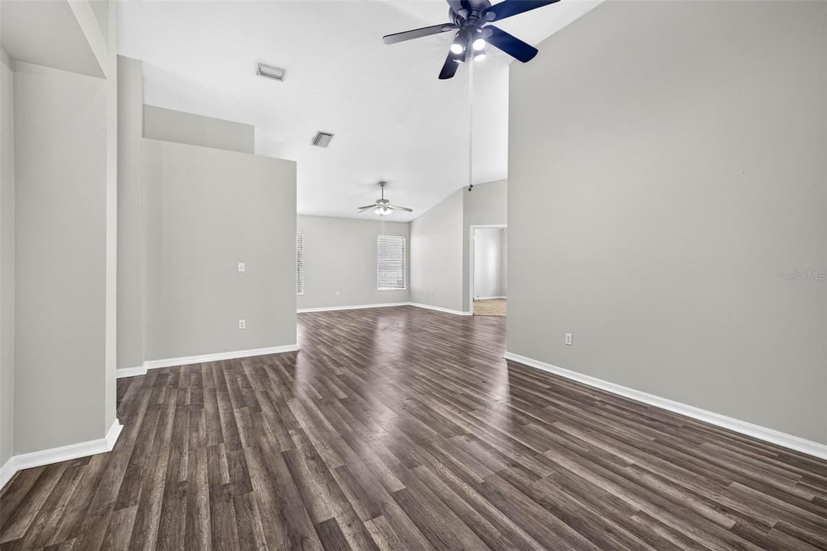 2605 VALENCIA GROVE DRIVE — photo 13 of 50