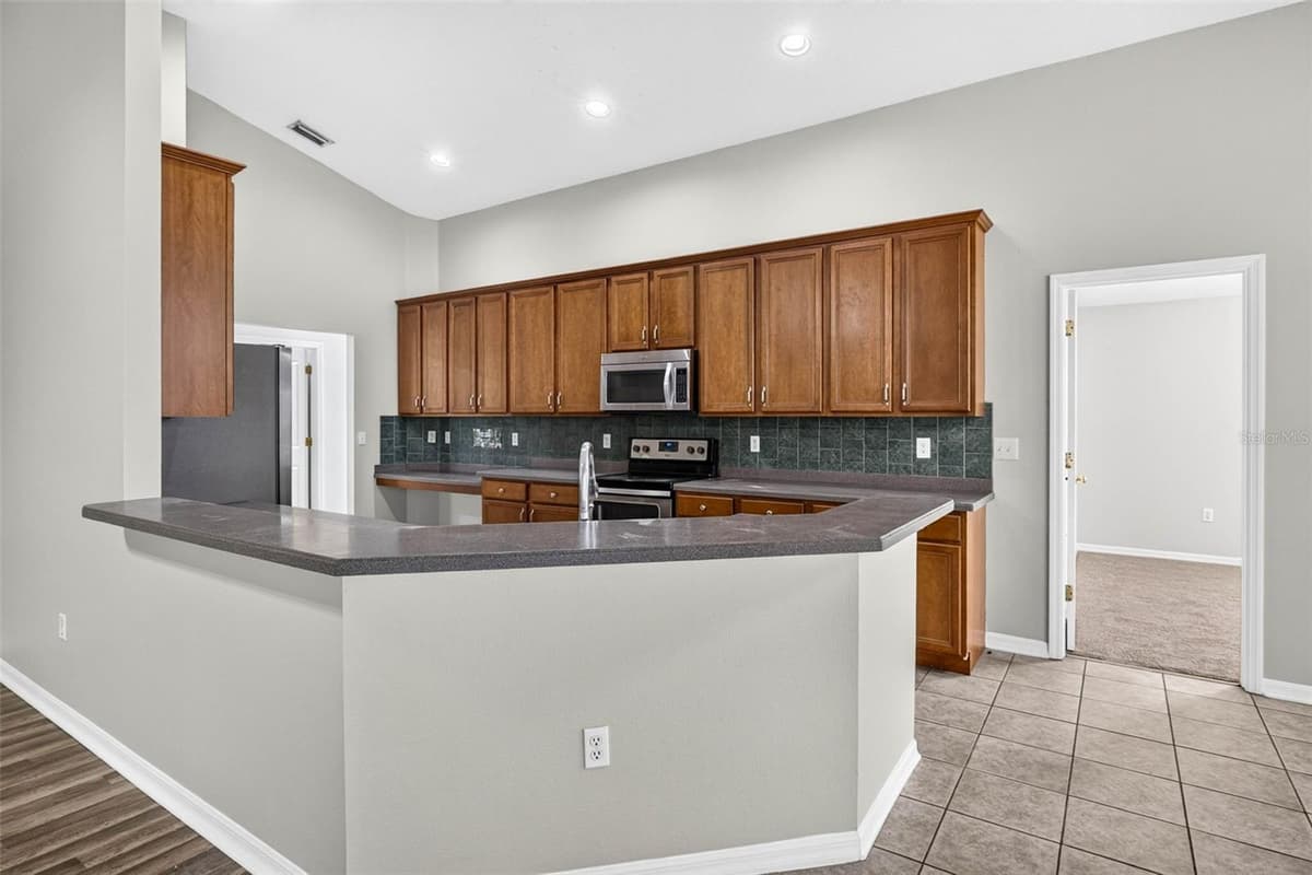 2605 VALENCIA GROVE DRIVE — photo 18 of 50