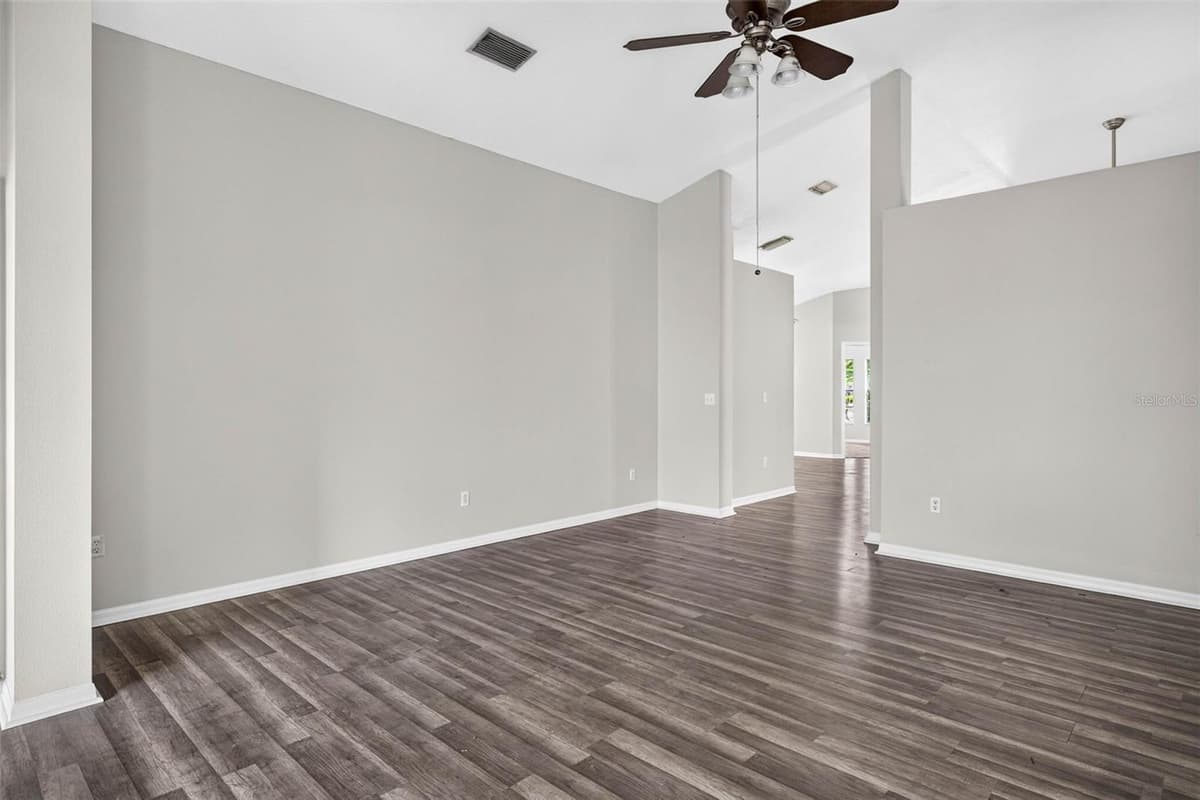 2605 VALENCIA GROVE DRIVE — photo 17 of 50