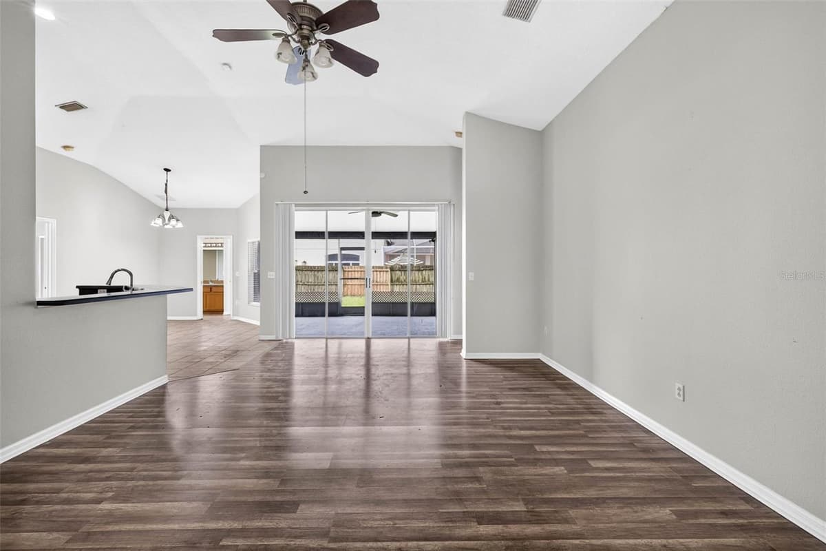 2605 VALENCIA GROVE DRIVE — photo 15 of 50