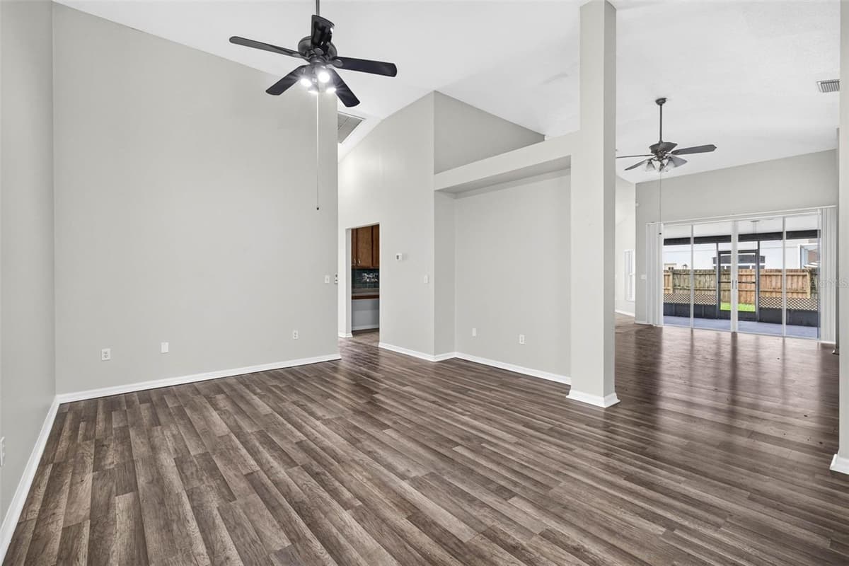 2605 VALENCIA GROVE DRIVE — photo 11 of 50