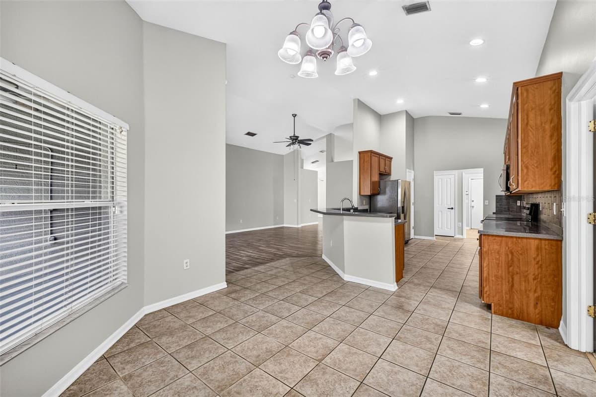 2605 VALENCIA GROVE DRIVE — photo 25 of 50