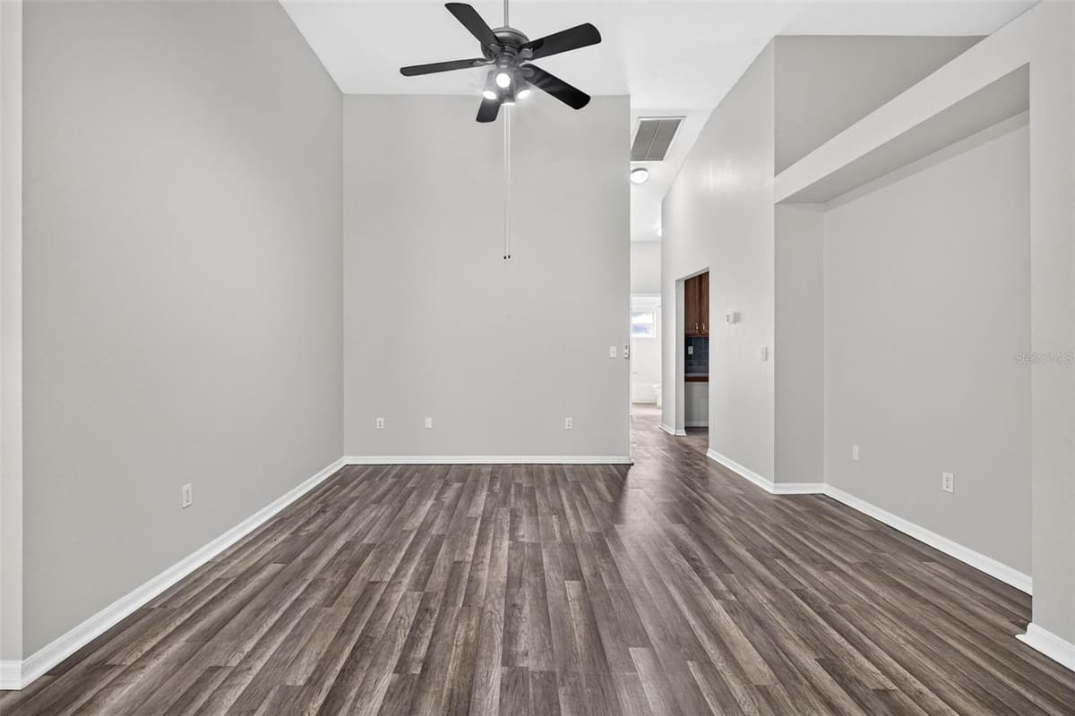 2605 VALENCIA GROVE DRIVE — photo 12 of 50