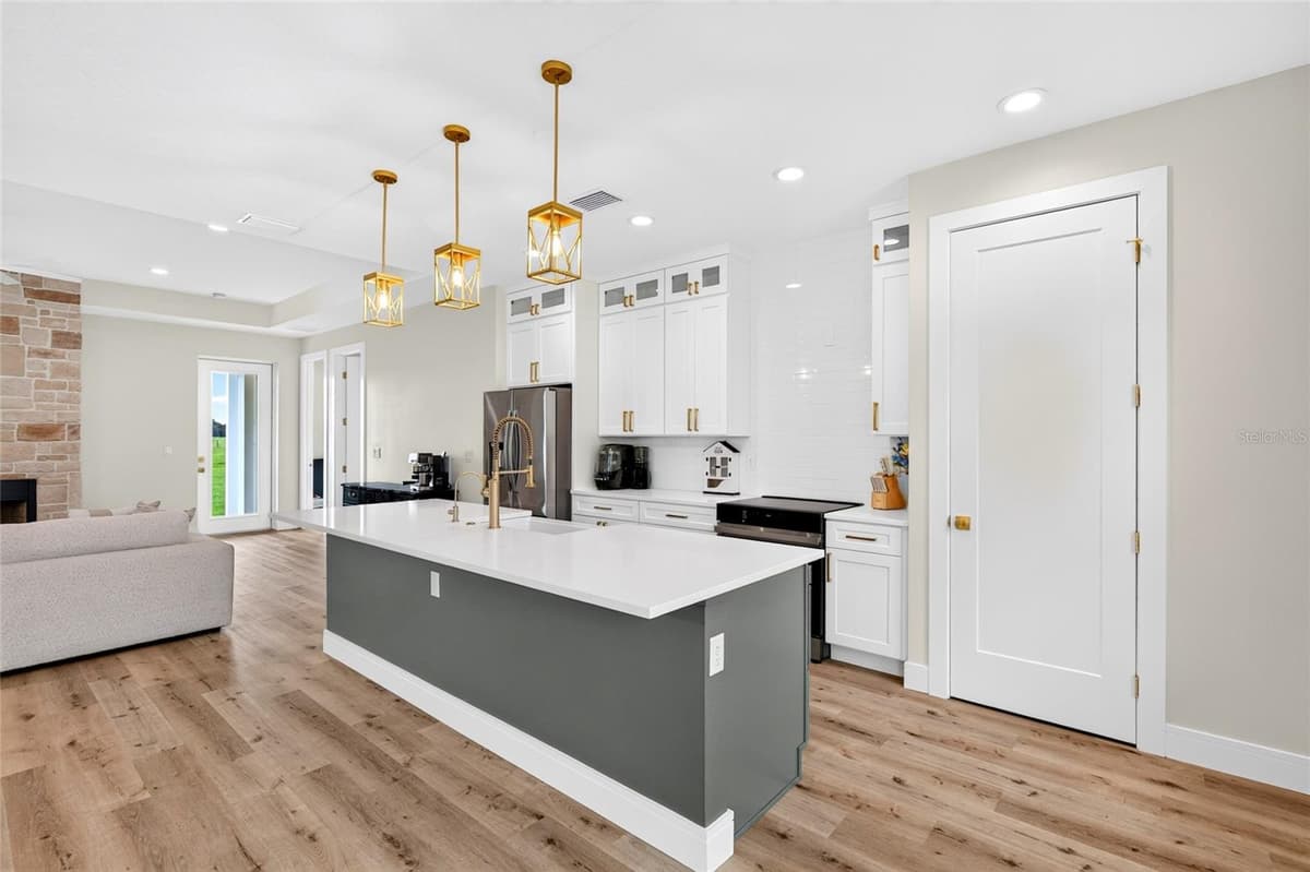 7309 BUSTED OAKS WAY — photo 9 of 57