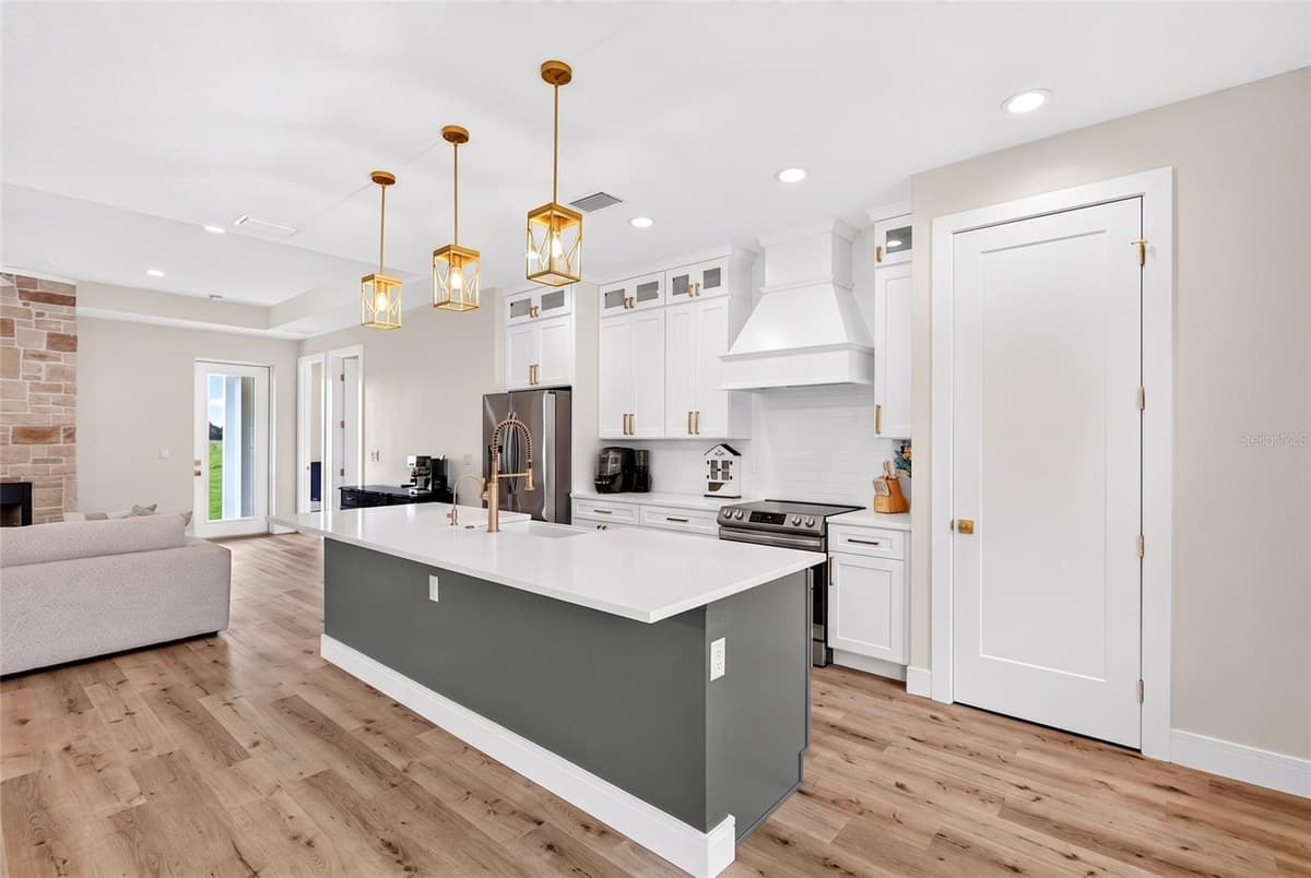 7309 BUSTED OAKS WAY — photo 8 of 57