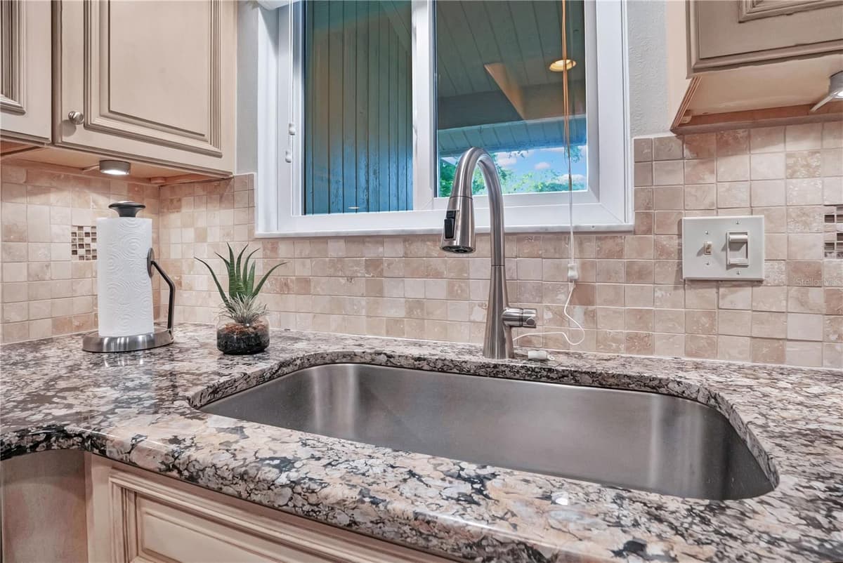 4229 SEA MIST DRIVE — photo 9 of 35