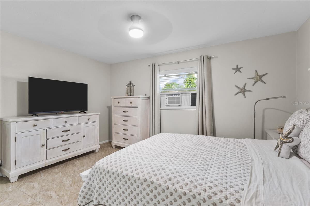 3015 SOUTHERN PARKWAY — photo 12 of 26