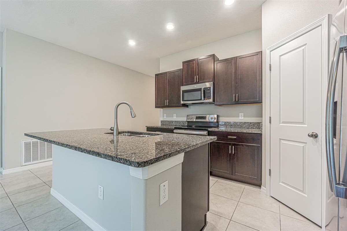 13009 MAJESTIC GARDEN LANE — photo 4 of 27