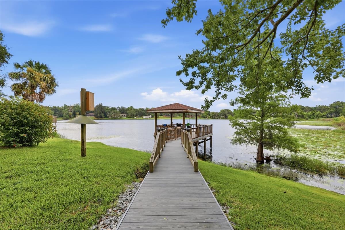 315 BLUE WATER EDGE DRIVE — photo 48 of 60