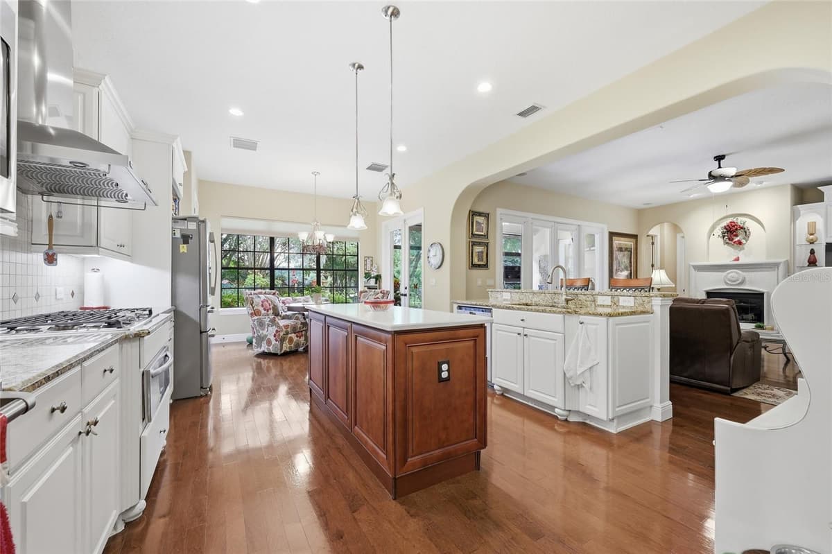315 BLUE WATER EDGE DRIVE — photo 21 of 60