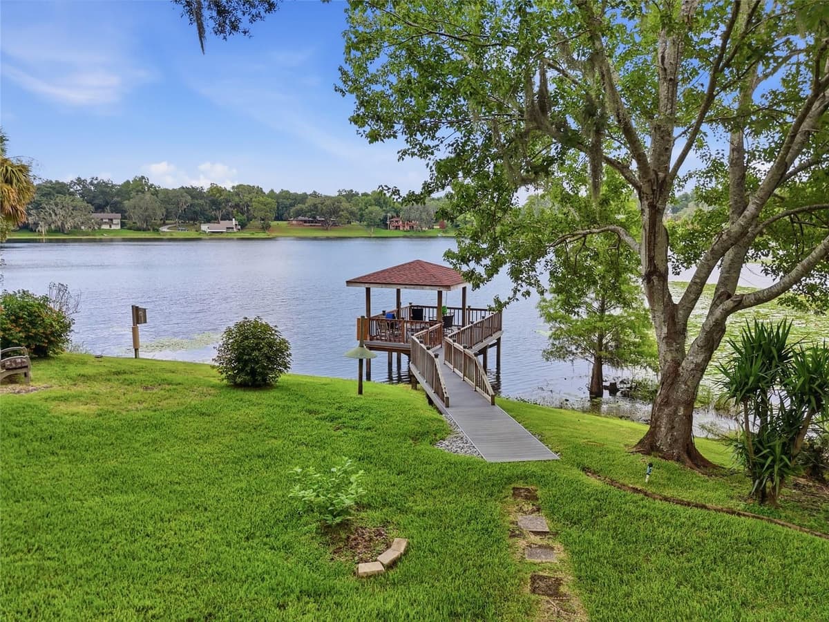 315 BLUE WATER EDGE DRIVE — photo 8 of 60