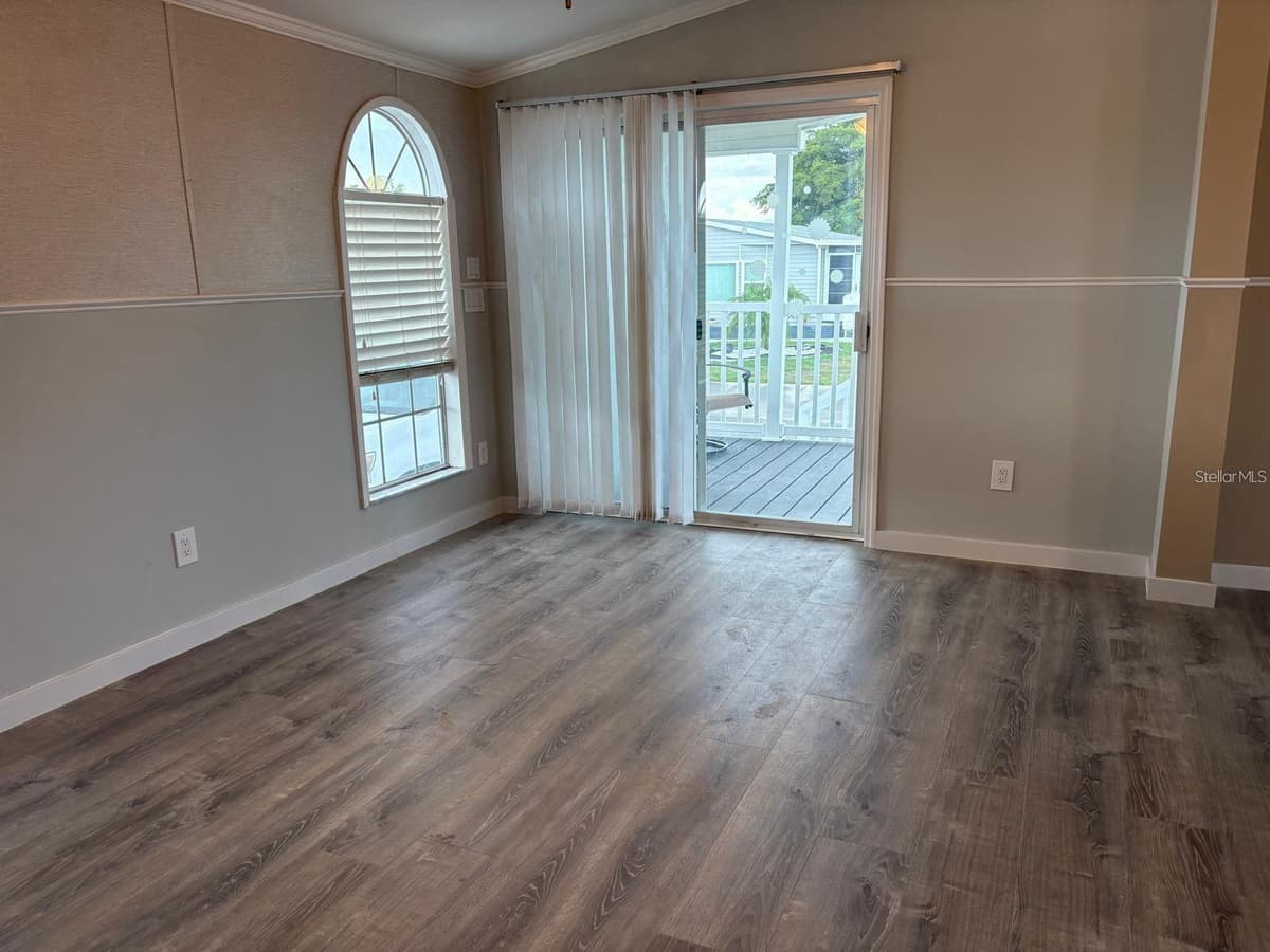 653 LOS ALTOS — photo 8 of 78