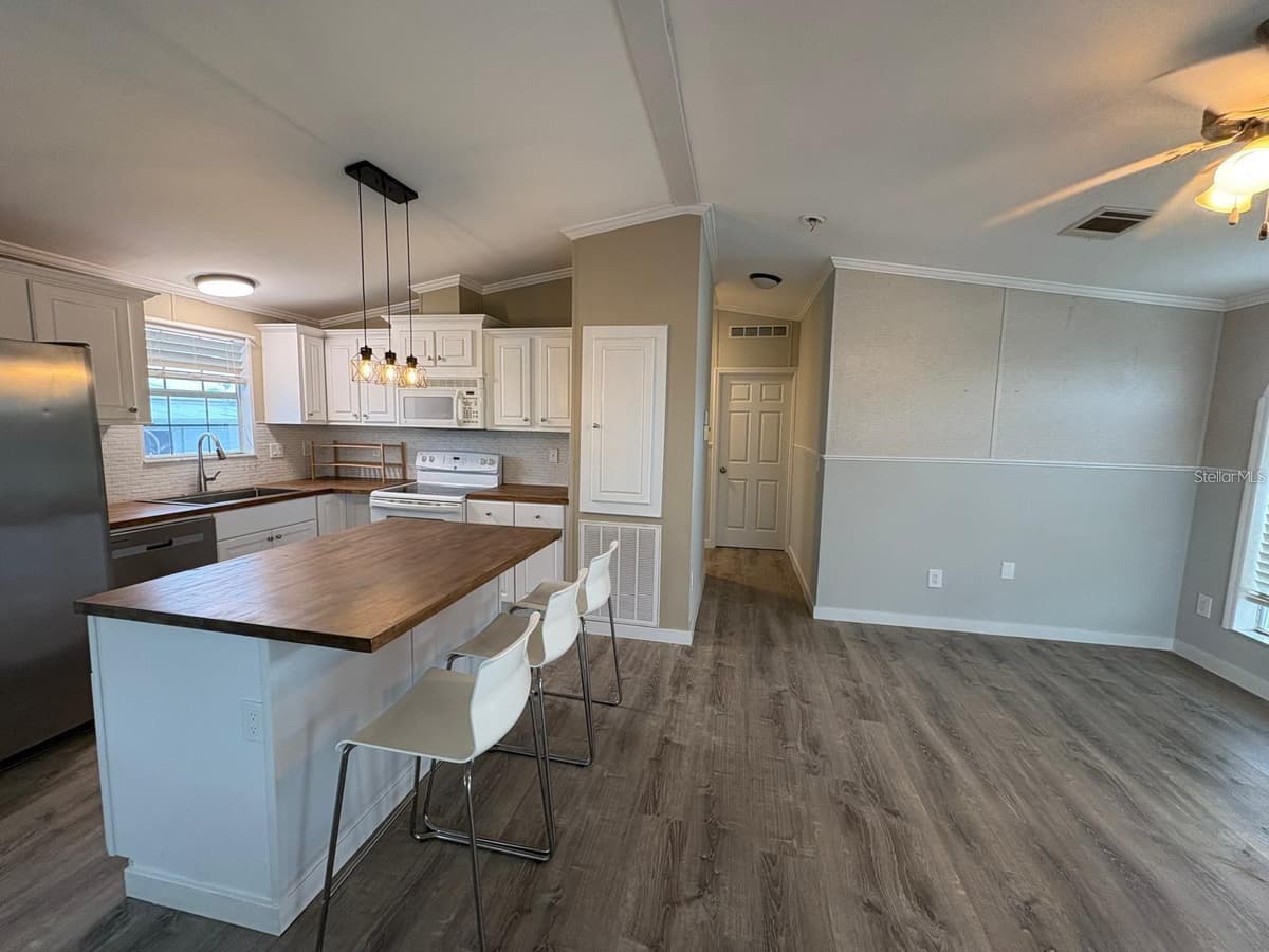 653 LOS ALTOS — photo 6 of 78