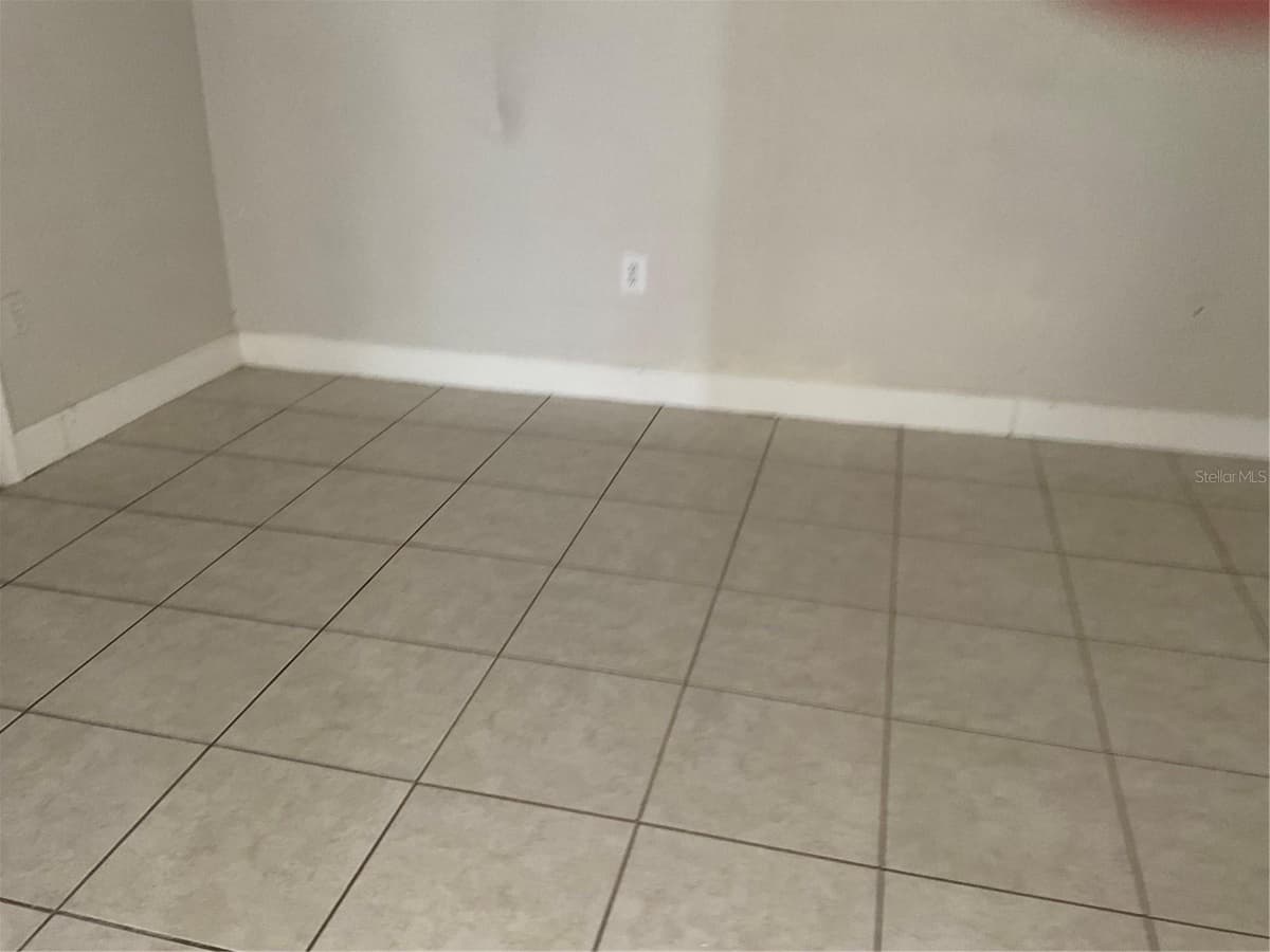 2121 LAKEVIEW DRIVE — photo 9 of 25