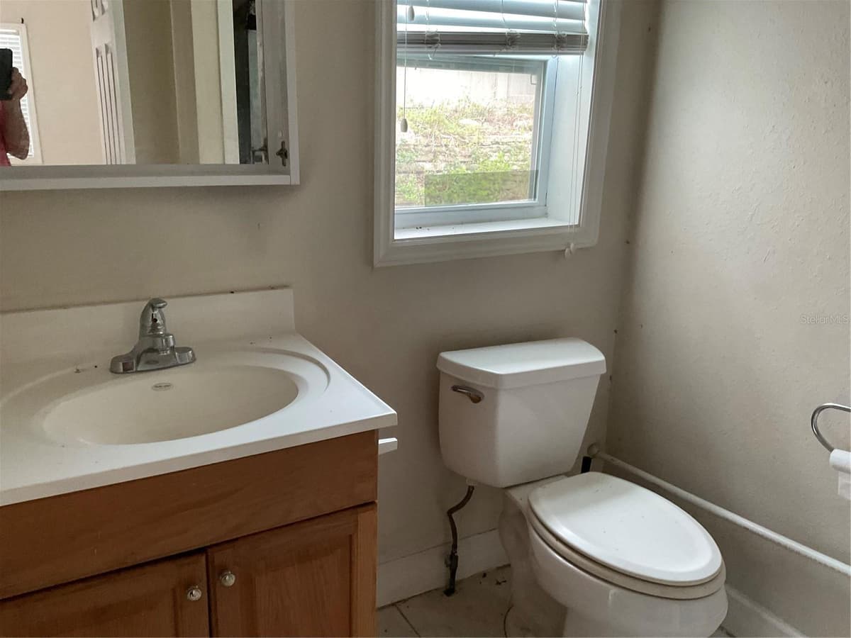 2121 LAKEVIEW DRIVE — photo 11 of 25