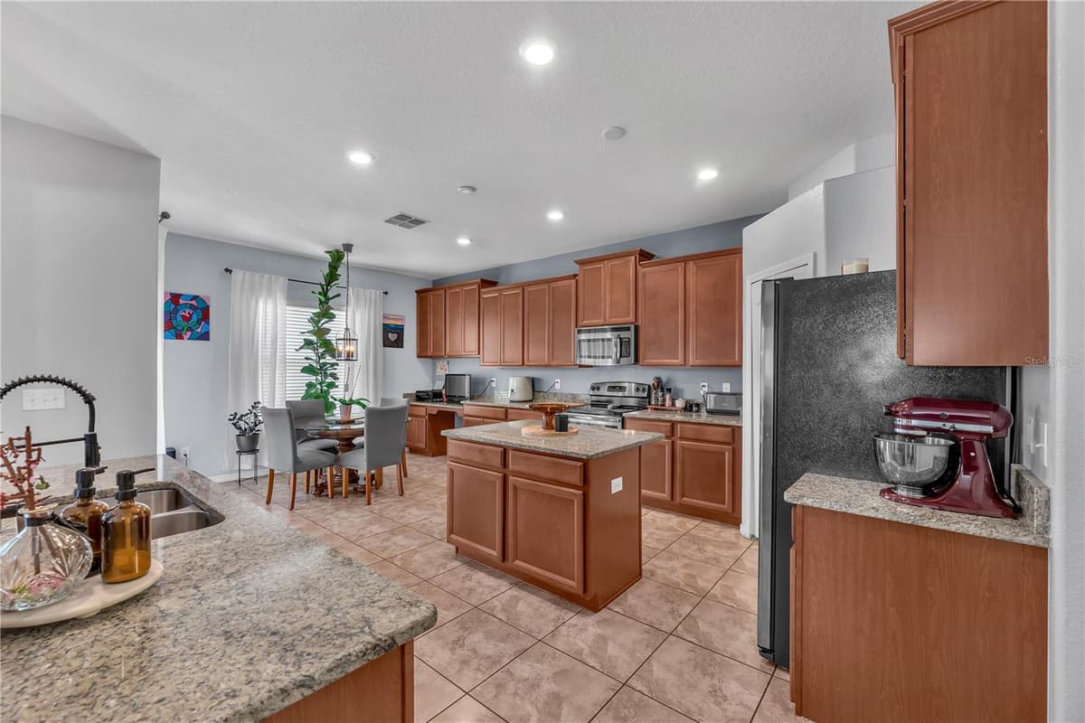 10921 RAINBOW PYRITE DRIVE — photo 6 of 37