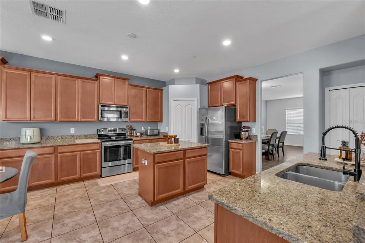 10921 RAINBOW PYRITE DRIVE — photo 9 of 37