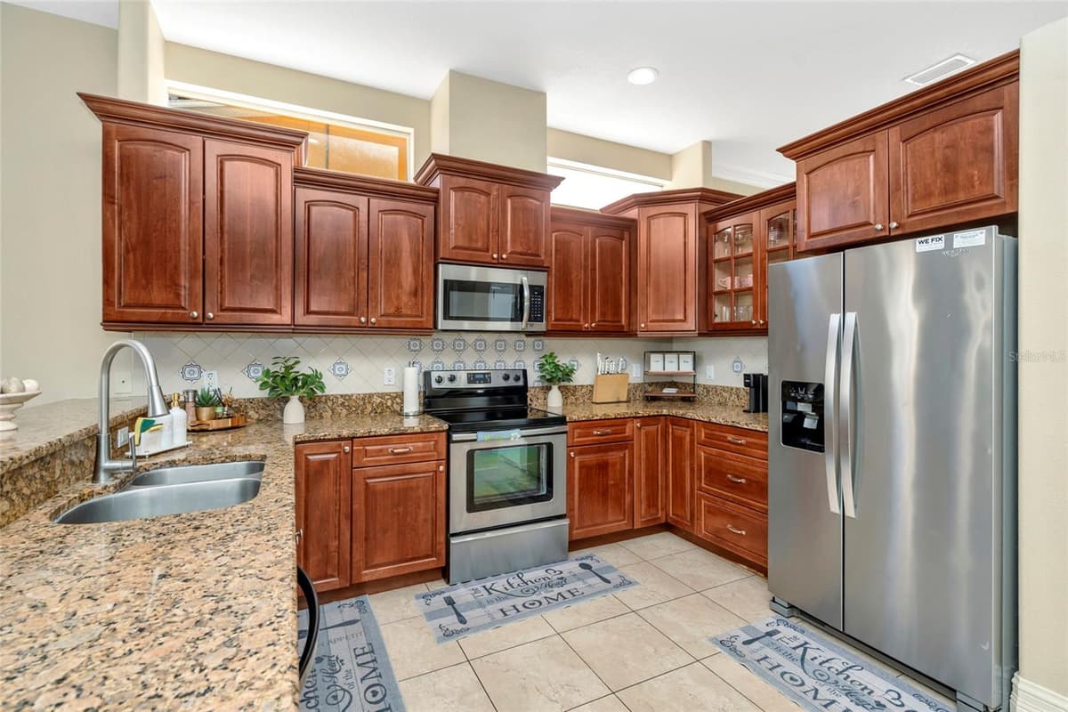 10806 PEREZ DRIVE — photo 11 of 66