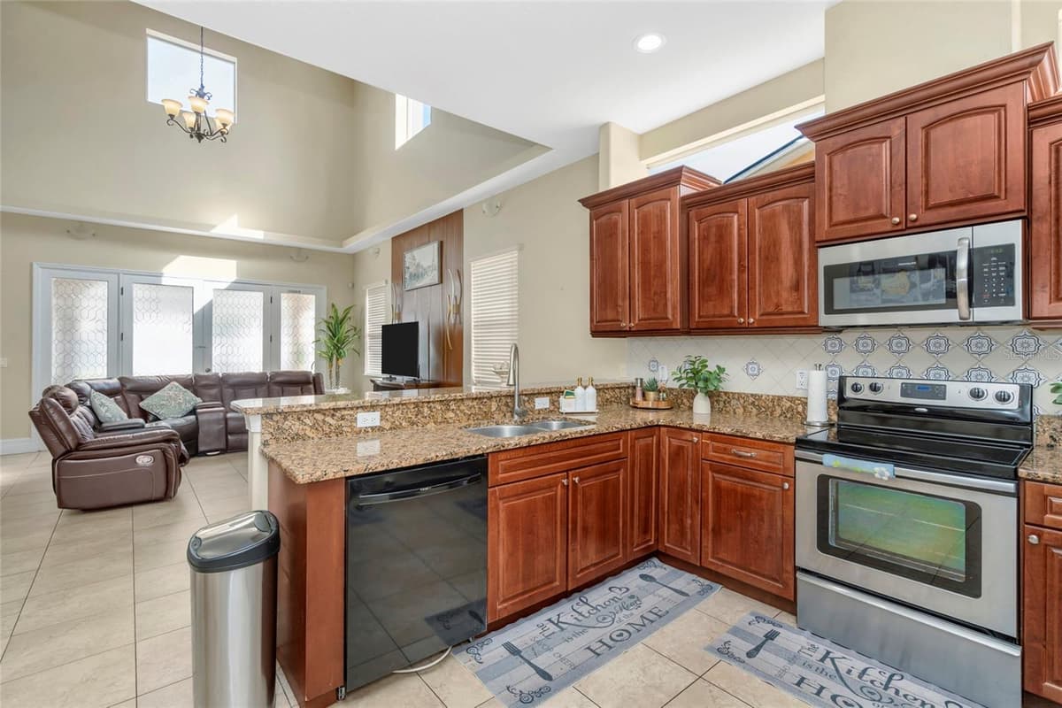 10806 PEREZ DRIVE — photo 10 of 66