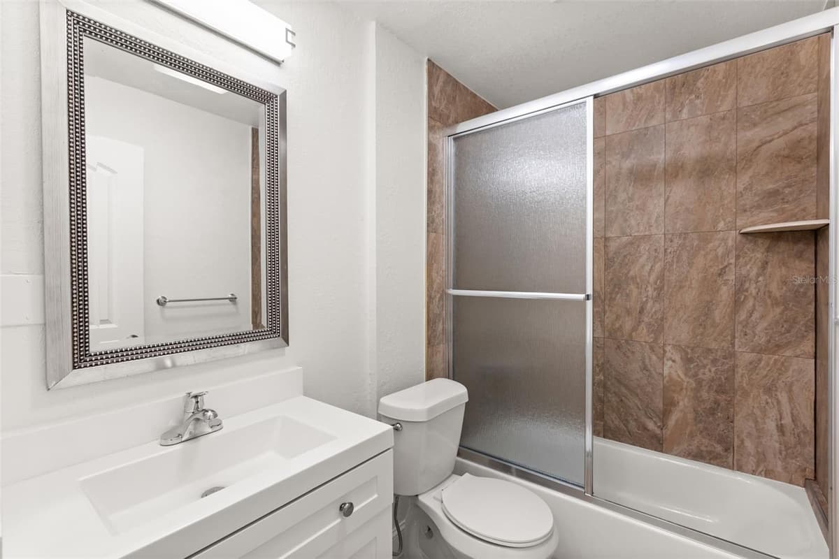 2280 NORWELL AVENUE — photo 9 of 17