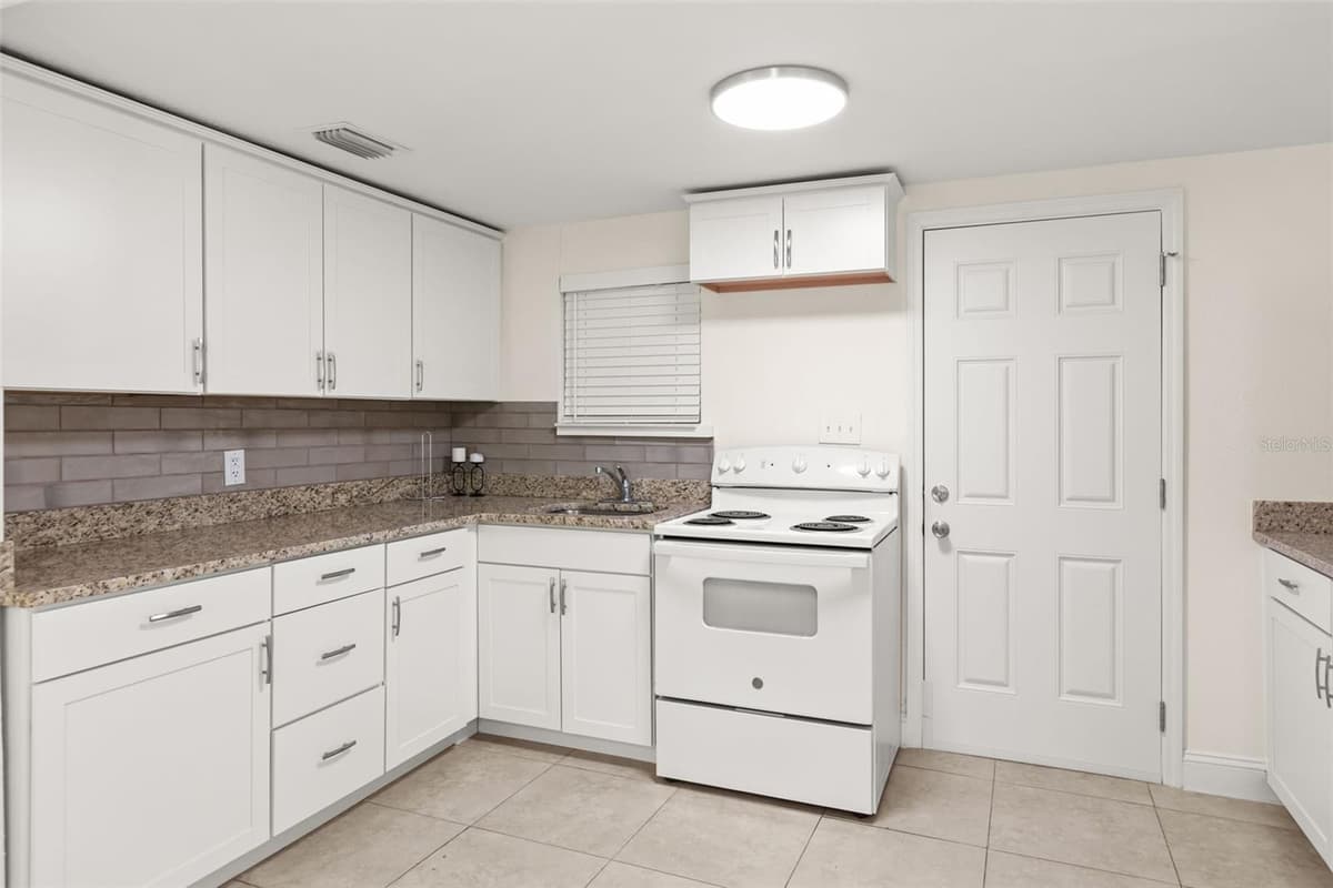 2280 NORWELL AVENUE — photo 5 of 17