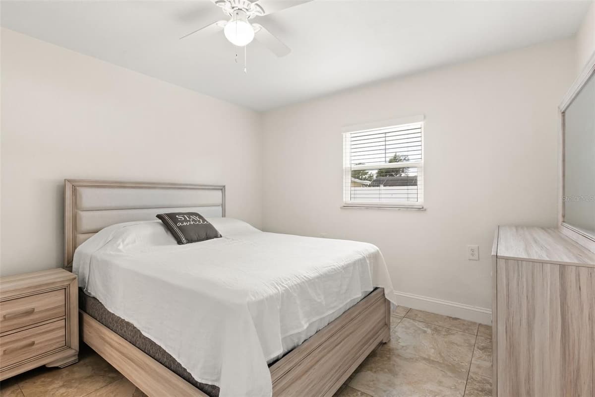 2280 NORWELL AVENUE — photo 6 of 17