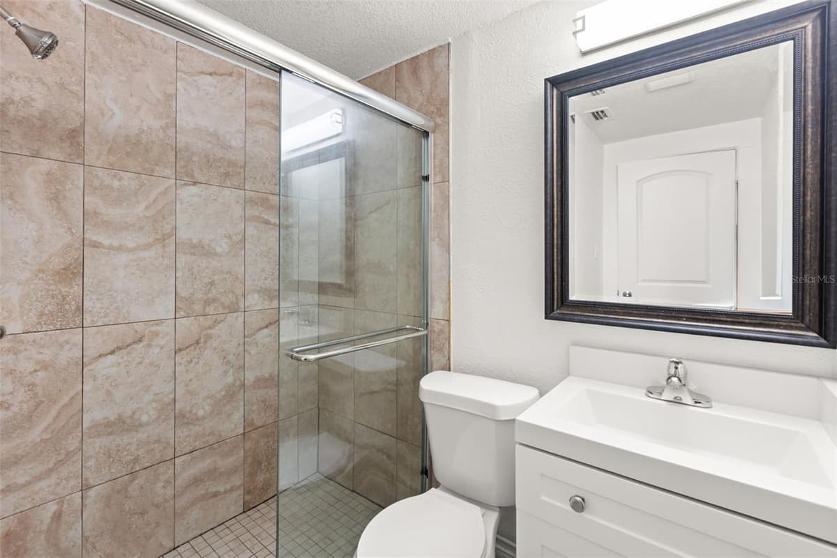 2280 NORWELL AVENUE — photo 10 of 17