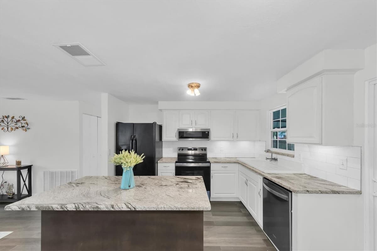 650 TIMBER BAY CIRCLE — photo 8 of 43