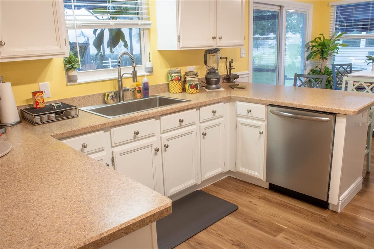 1018 PARAKEET TRAIL — photo 5 of 86