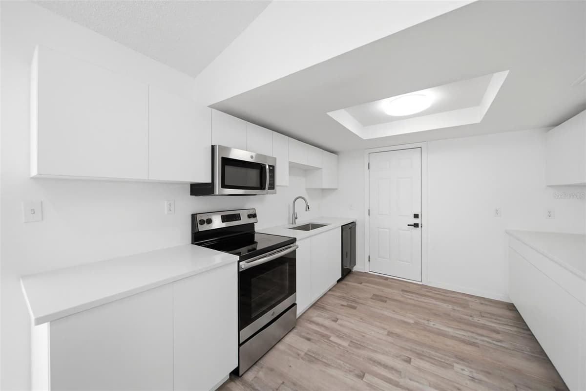 6113 BEAUMONT AVENUE — photo 9 of 27