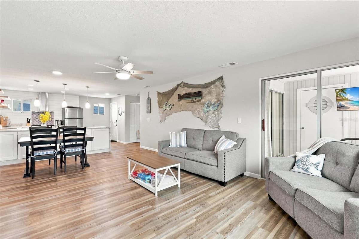 22375 EDGEWATER DRIVE — photo 4 of 23