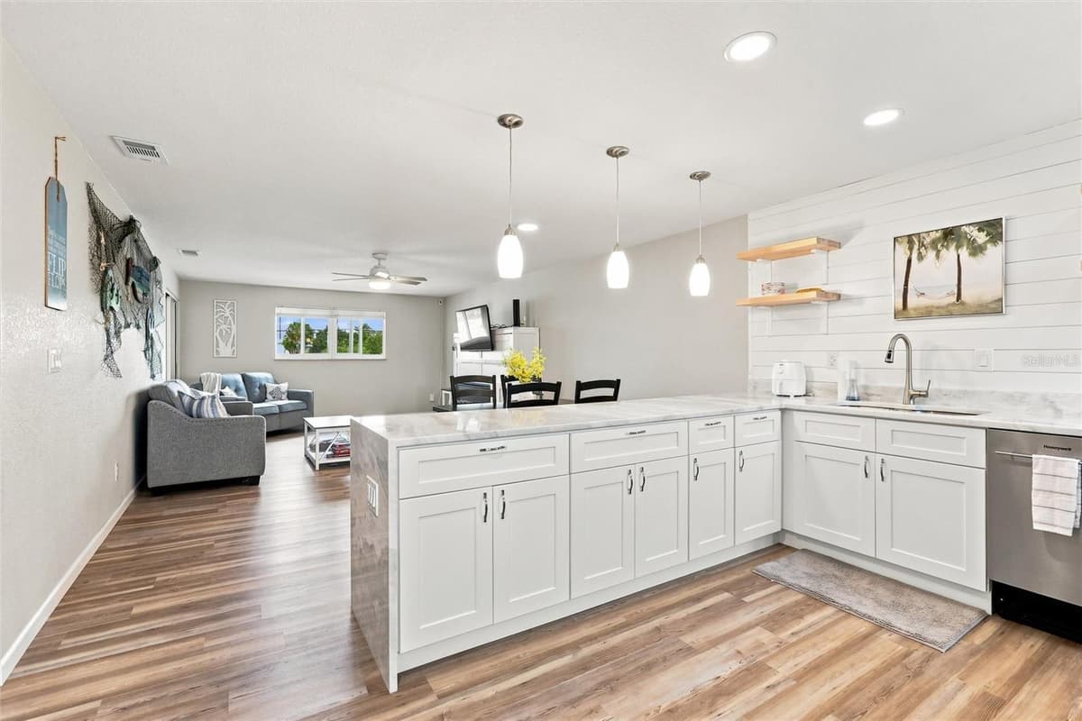 22375 EDGEWATER DRIVE — photo 6 of 23