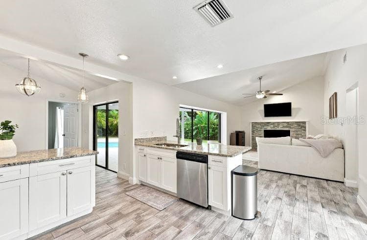 13904 HAYWARD PLACE — photo 9 of 45
