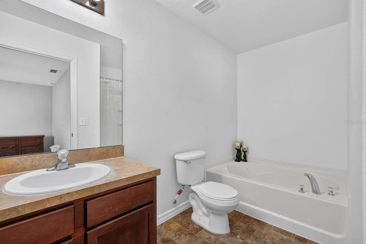 2501 BULLION LOOP — photo 15 of 30