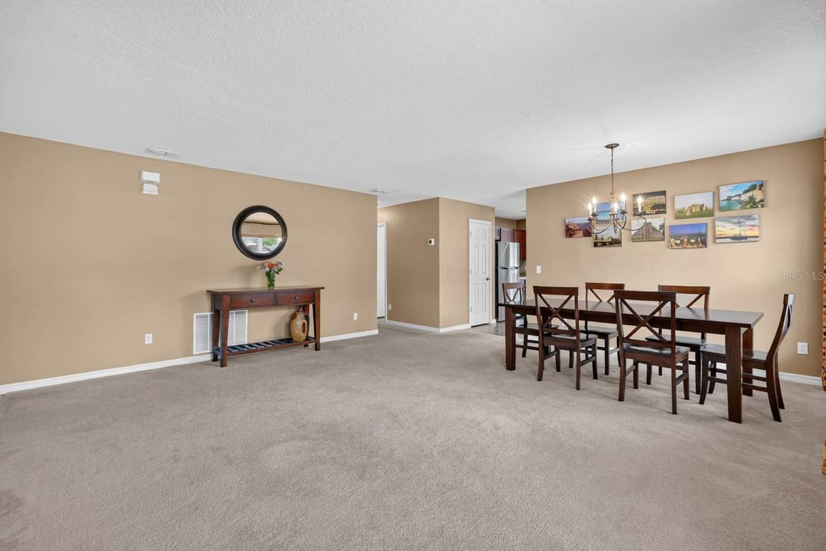 2501 BULLION LOOP — photo 6 of 30