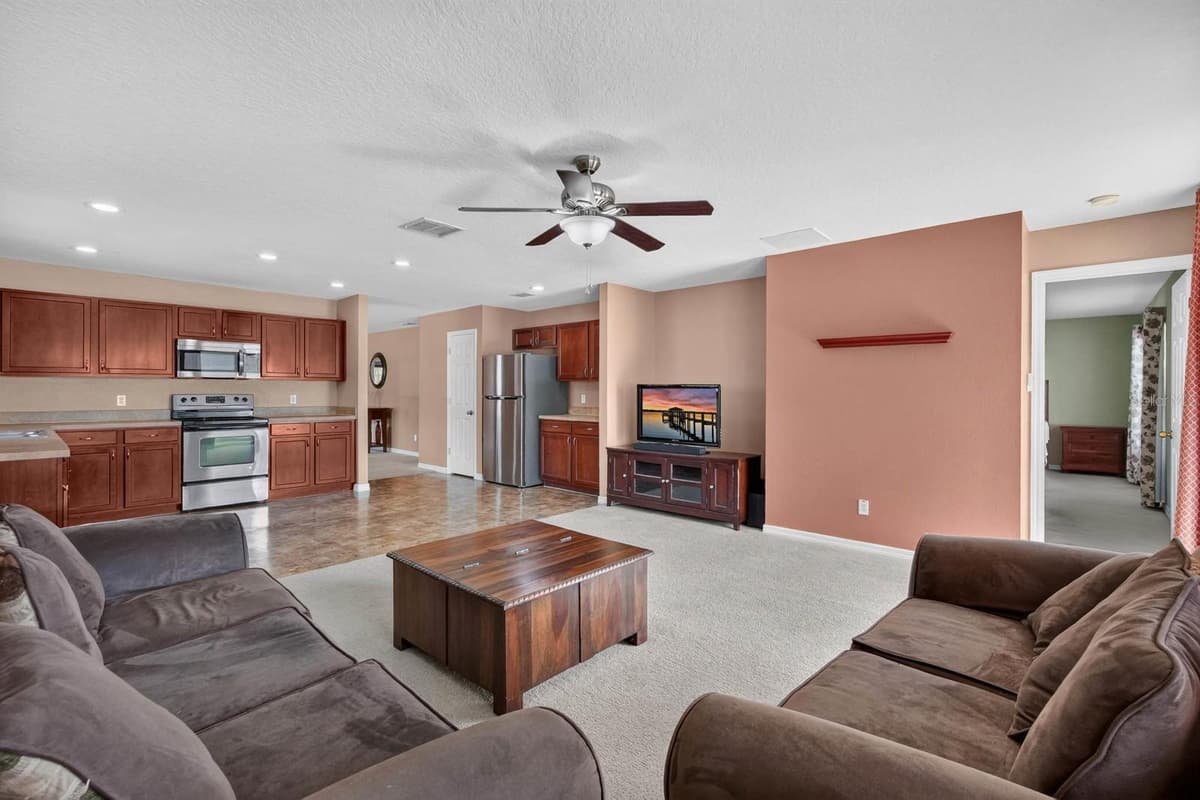 2501 BULLION LOOP — photo 8 of 30