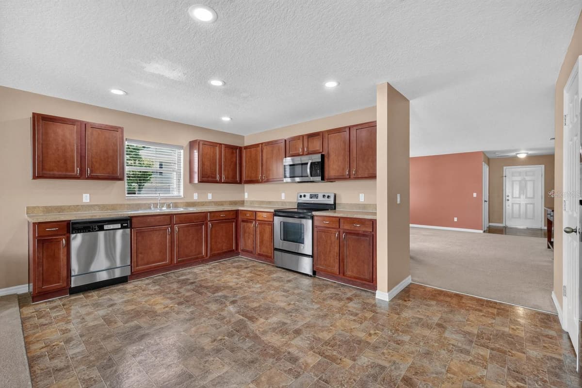 2501 BULLION LOOP — photo 9 of 30