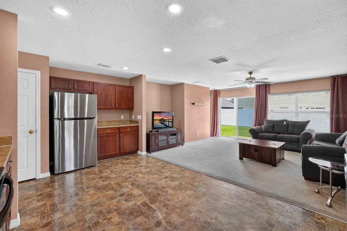 2501 BULLION LOOP — photo 11 of 30
