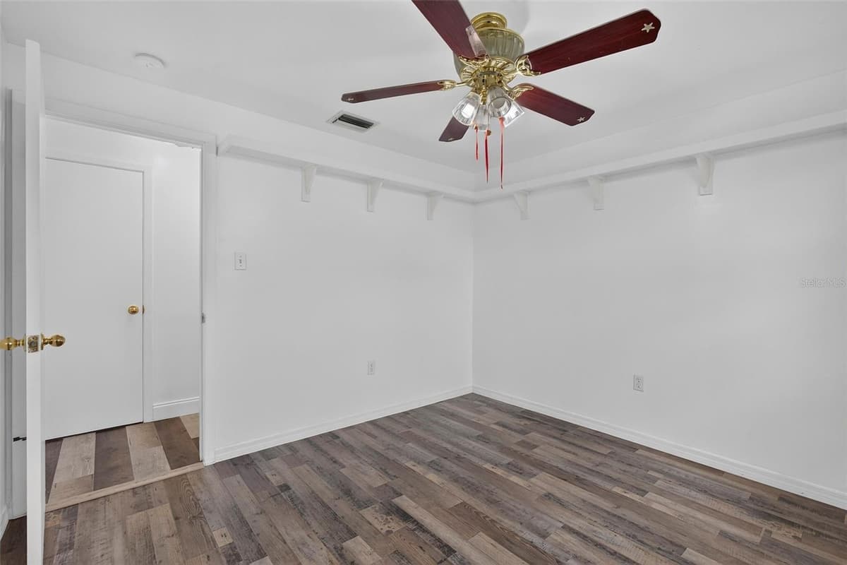 1748 GREENLEA DRIVE — photo 30 of 57