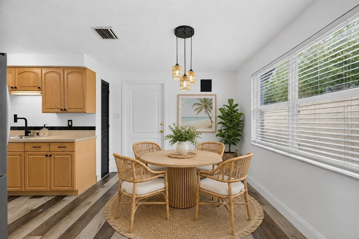 1748 GREENLEA DRIVE — photo 14 of 57