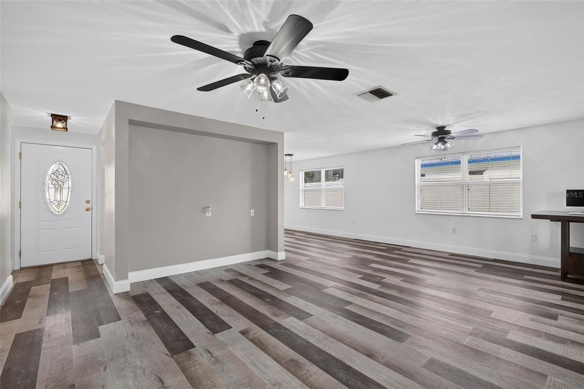 1748 GREENLEA DRIVE — photo 17 of 57
