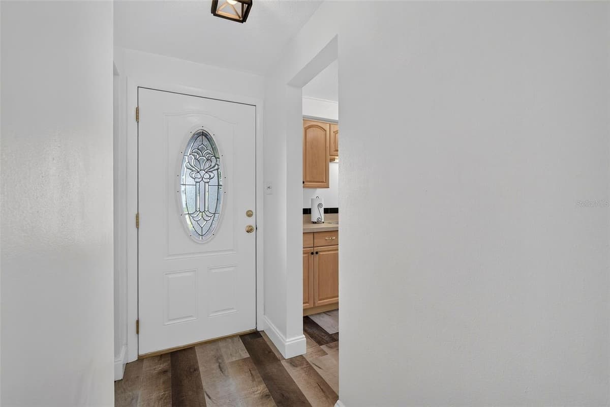 1748 GREENLEA DRIVE — photo 8 of 57