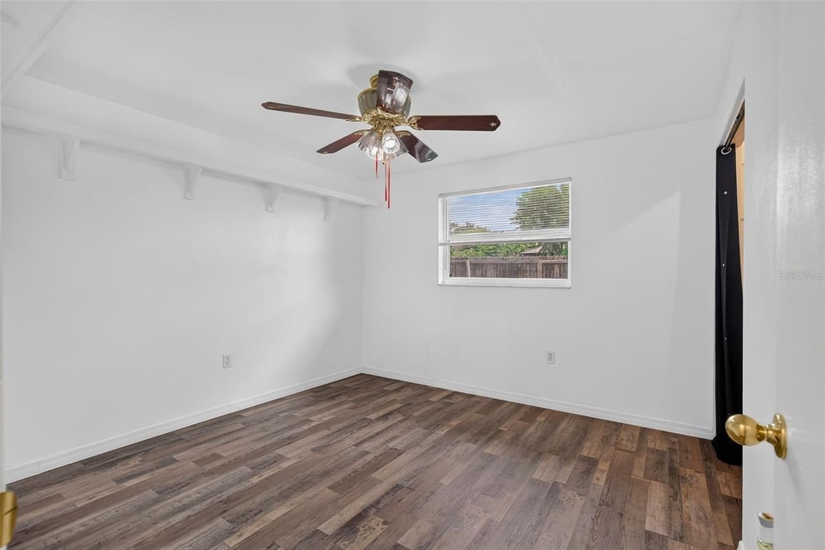 1748 GREENLEA DRIVE — photo 28 of 57