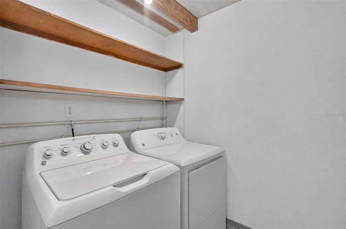 1748 GREENLEA DRIVE — photo 36 of 57